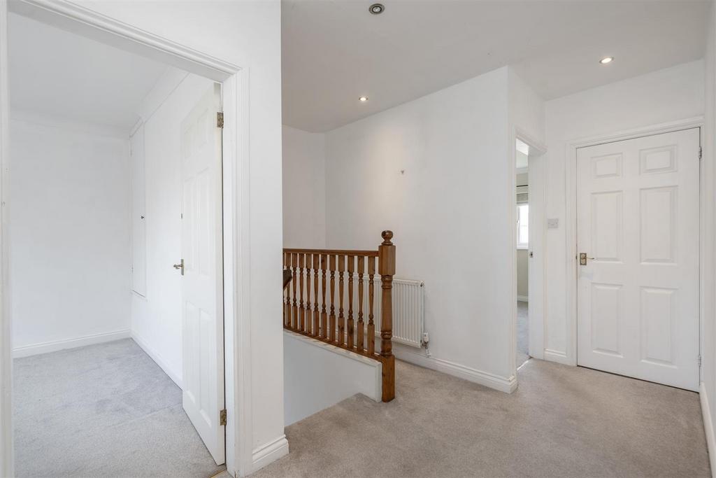10 Milton Close 6.jpg