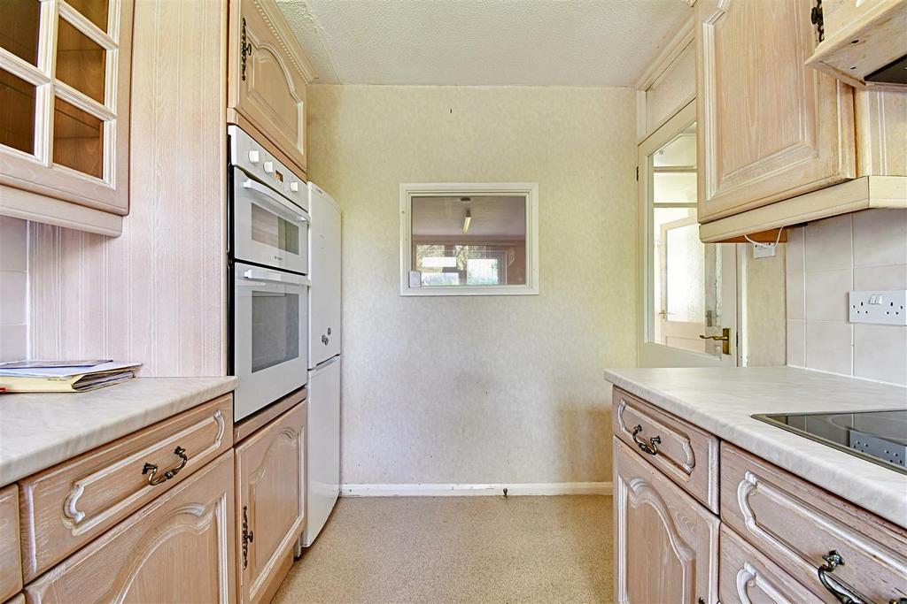 Kitchen 2.jpg