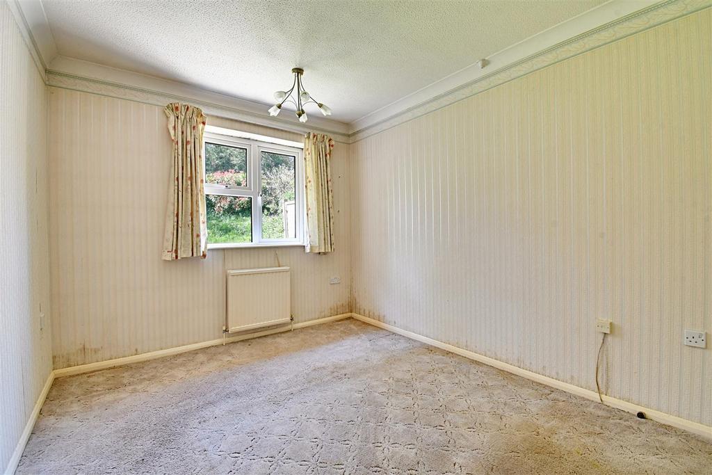 Bedroom 1 1.jpg