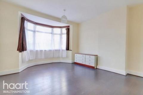 3 bedroom apartment to rent, Billet Road, LONDON