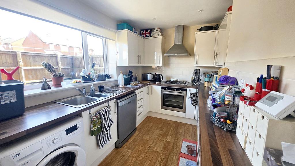 Living Room / Open Plan Kitchen