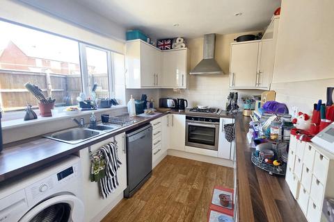 2 bedroom end of terrace house for sale, Lambrok Road, Trowbridge BA14