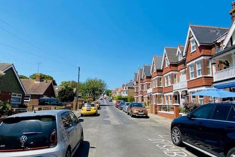 Studio to rent, West Cliff Road, Broadstairs CT10