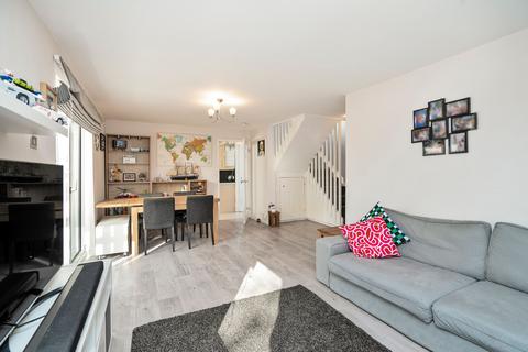 15 Bughtlin Gardens, Edinburgh, EH12 8XB