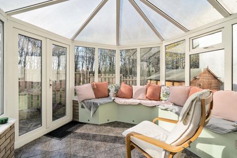 15 Bughtlin Gardens, Edinburgh, EH12 8XB