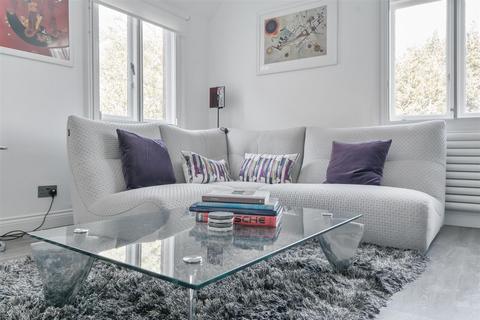 2 bedroom flat for sale, Fitzjohns Avenue, Hampstead, London, NW3