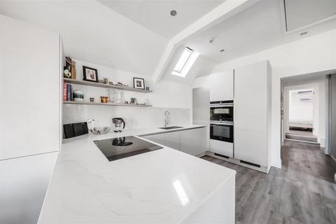 2 bedroom flat for sale, Fitzjohn's Avenue, Hampstead Village, NW3