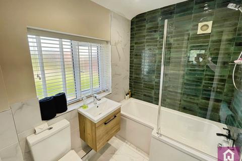 4 Wrexham Road, Pulford, Chester, CH4 9DN
