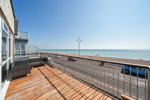 Marine Drive West, Marine Court, PO21