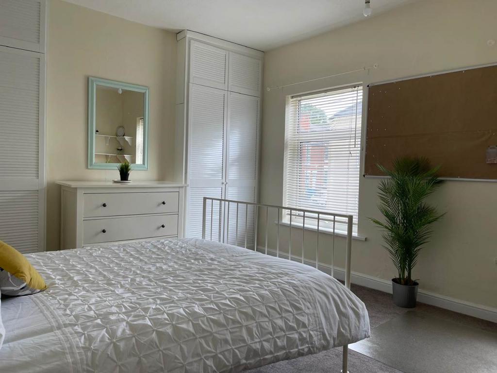Bedroom One (2)