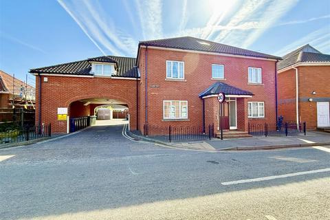 2 bedroom flat for sale, St. Johns Road, Stalham, NR12