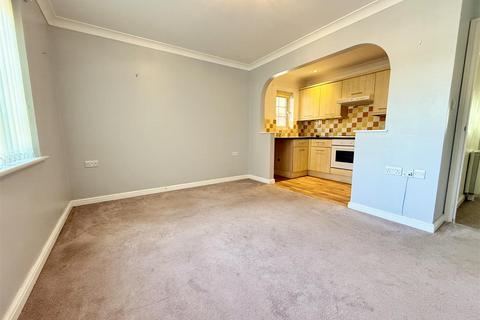 2 bedroom flat for sale, St. Johns Road, Stalham, NR12