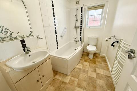 2 bedroom flat for sale, St. Johns Road, Stalham, NR12