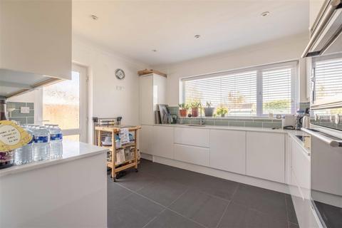 4 bedroom bungalow for sale, The Drive, Wraysbury