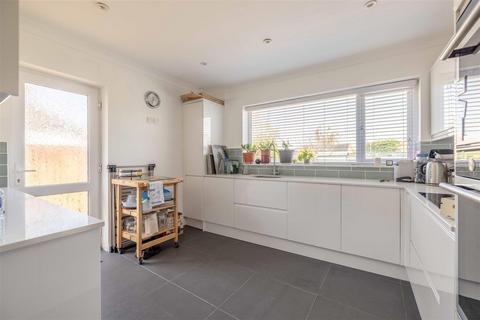 4 bedroom bungalow for sale, The Drive, Wraysbury