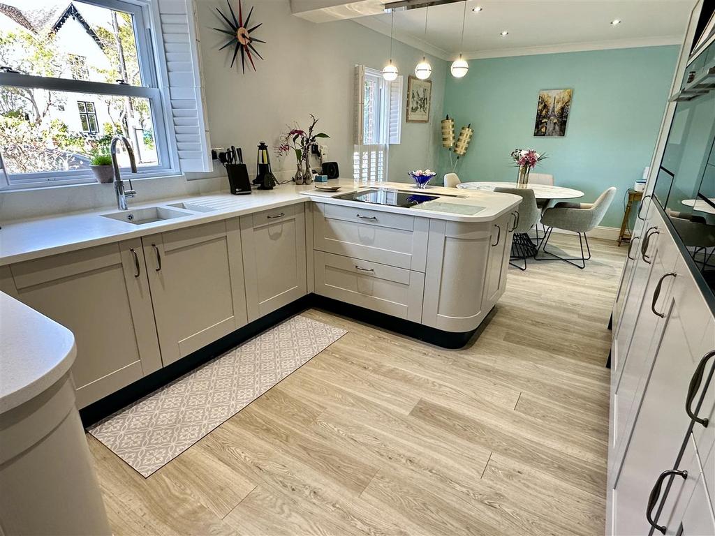 Dining kitchen