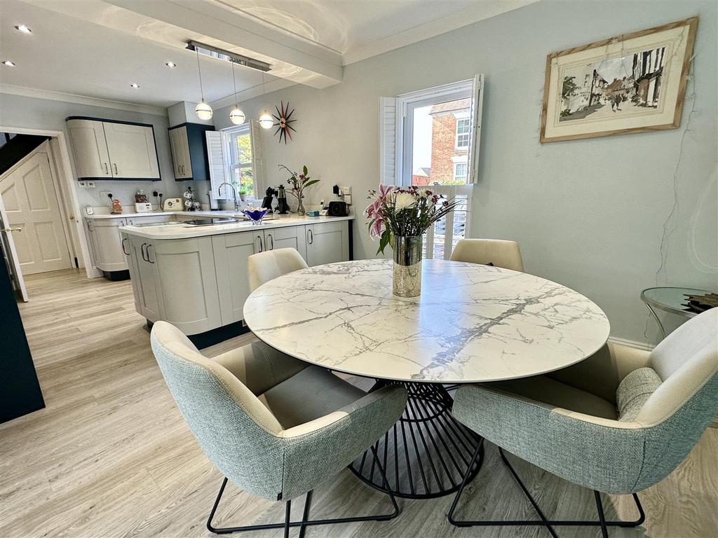 Dining kitchen