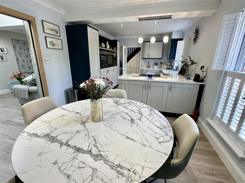 Dining kitchen