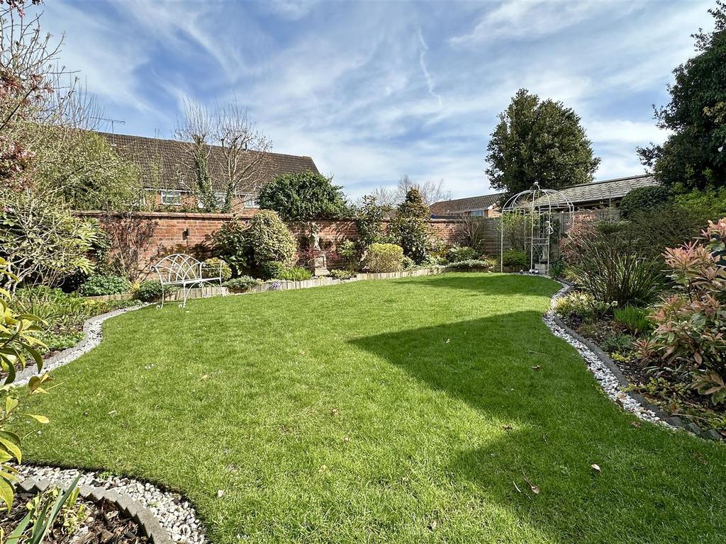 Garden (rear)