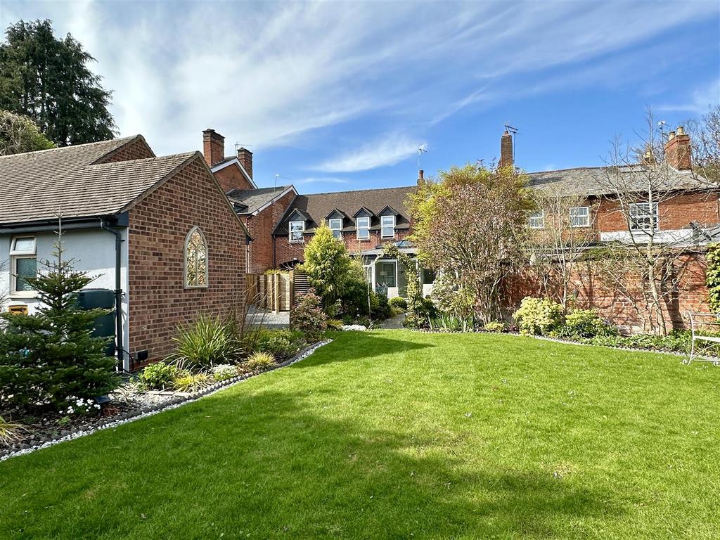 Garden (rear)