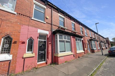 3 bedroom terraced house to rent, Cedar Grove, Manchester M14