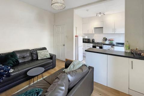 3 bedroom terraced house to rent, Cedar Grove, Manchester M14