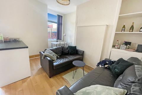 3 bedroom terraced house to rent, Cedar Grove, Manchester M14