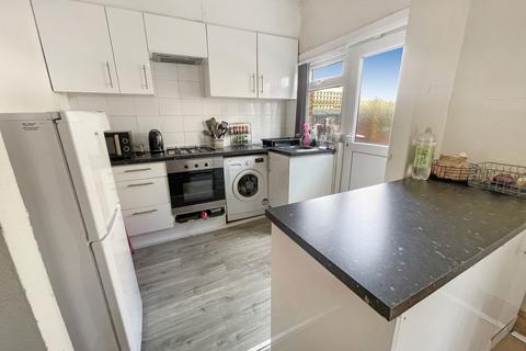 3 bedroom terraced house to rent, Cedar Grove, Manchester M14