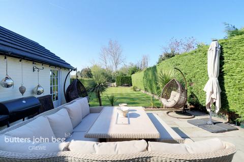 4 bedroom semi-detached house for sale, Nantwich Road, Crewe