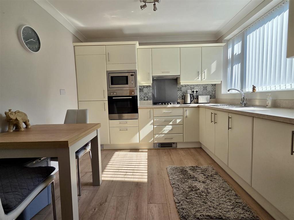 Dining kitchen