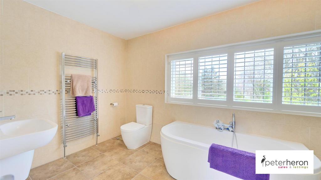 En-Suite Bathroom