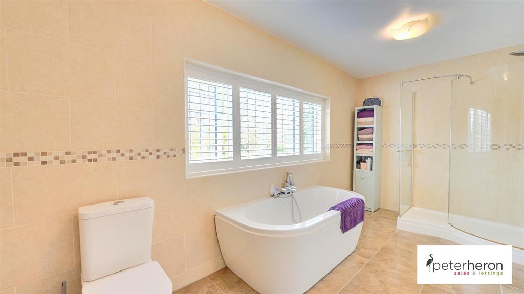 En-Suite Bathroom