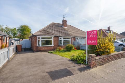 2 bedroom semi-detached bungalow for sale, Eastbourne Way, Grimsby, Lincolnshire, DN33