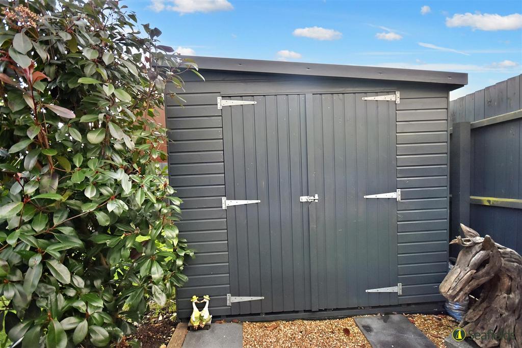 Superbly proportioned shed/store