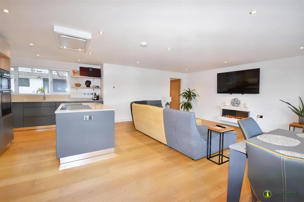 Open plan kitchen/living