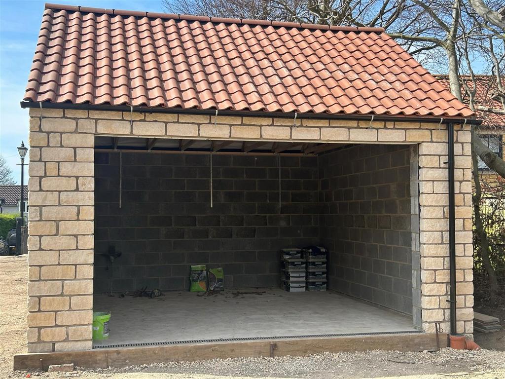 Garage new.jpg