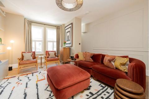 3 bedroom terraced house to rent, Rainville Road, London W6