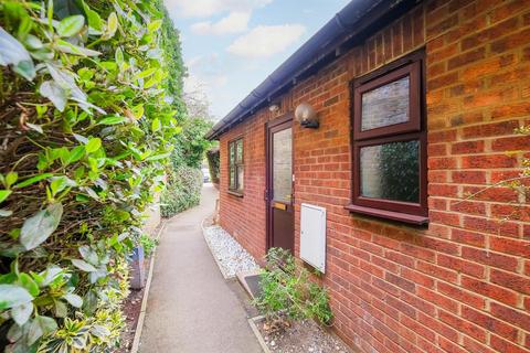 1 bedroom bungalow for sale, Westleigh Court, Nightingale Lane, Wanstead
