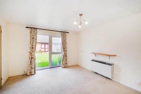 1 bedroom bungalow for sale, Westleigh Court, Nightingale Lane, Wanstead