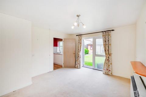 1 bedroom bungalow for sale, Westleigh Court, Nightingale Lane, Wanstead