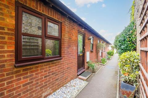 1 bedroom bungalow for sale, Westleigh Court, Wanstead