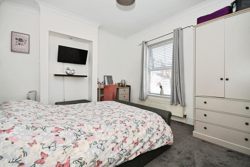BEDROOM 1.jpg