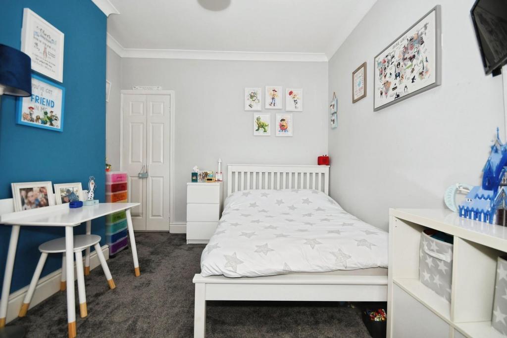 BEDROOM 2 02.jpg
