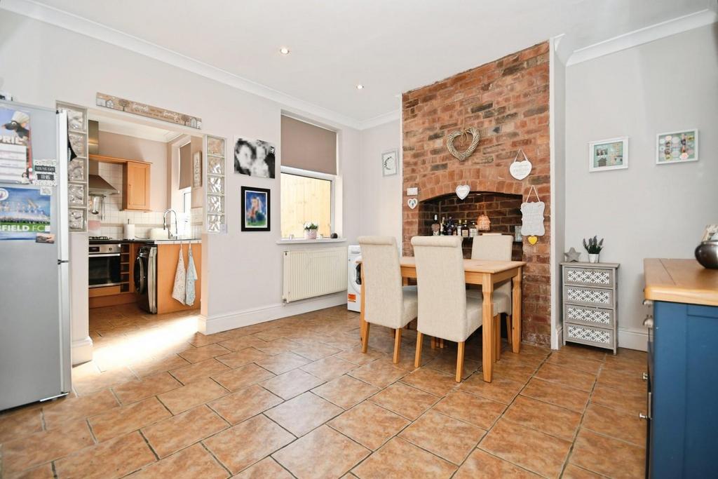 DINING ROOM.jpg