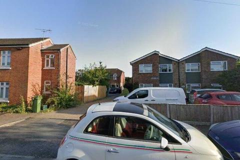 Garage to rent, Queens Road, Knaphill GU21