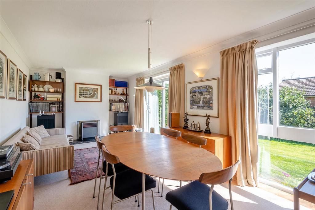 Lounge/Dining Room