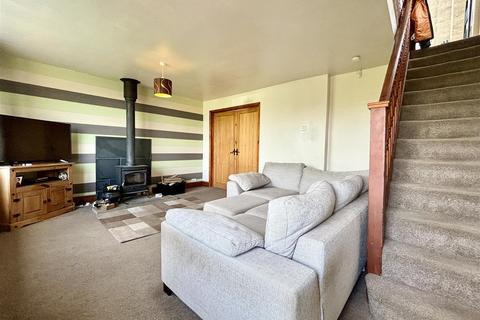 63 Back Lane, Thornton, Bradford, BD13 3QU