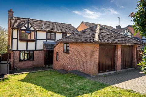 18 Chestnut Close, Crediton, EX17 1JD