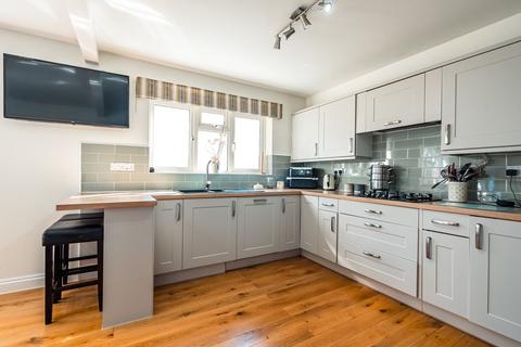 18 Chestnut Close, Crediton, EX17 1JD