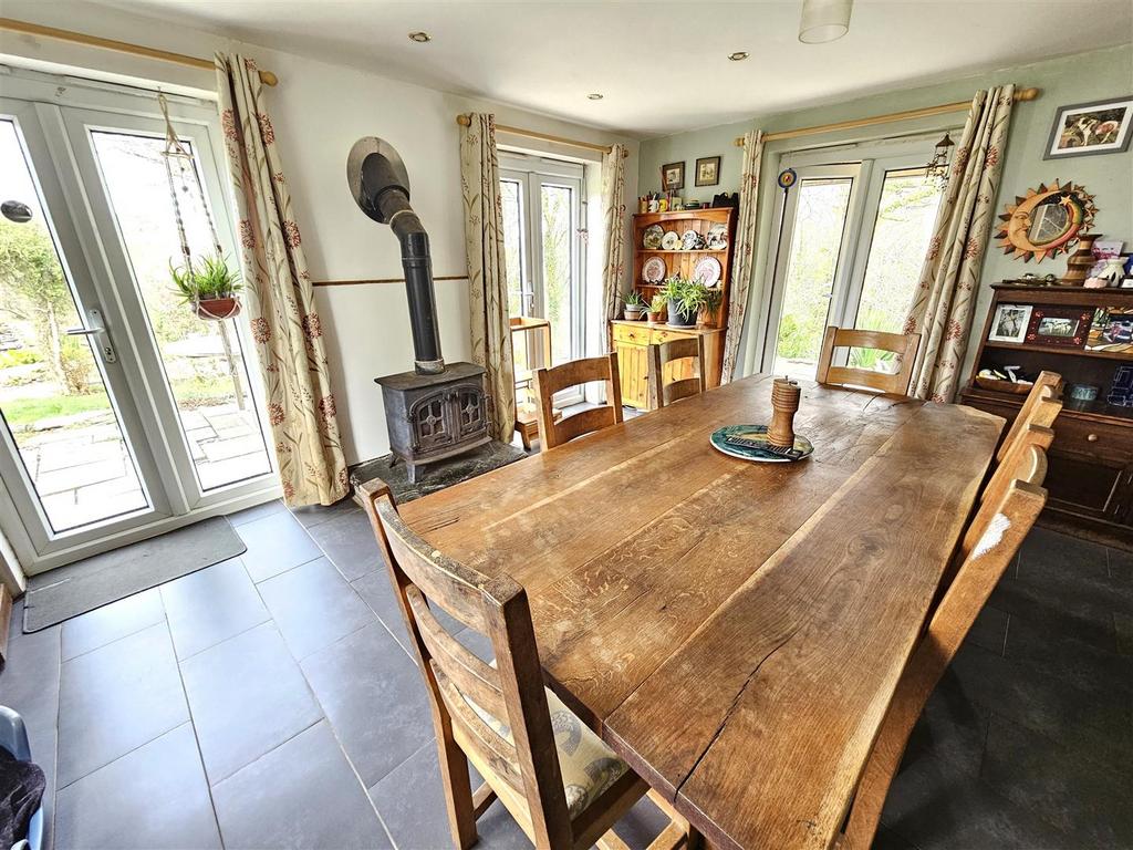 Dining Area.jpg